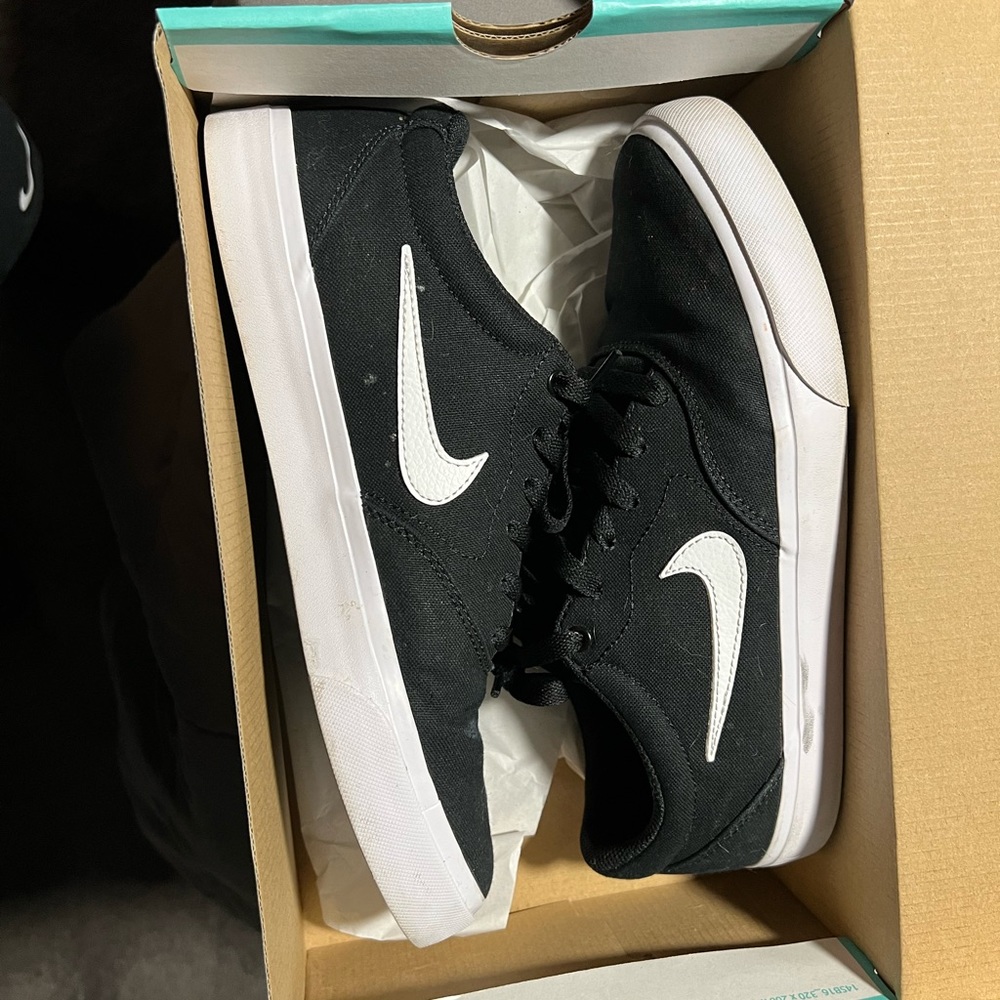 Size 9 Nike low tops